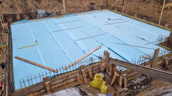 ❄️ Winter, Frost & Feuchtigkeit: So schützen wir offene Rohbauten im Rhein-Main-Gebiet