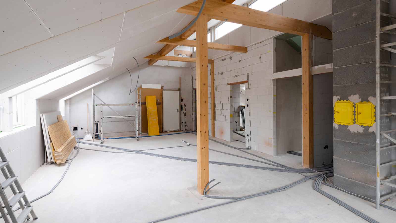 Dachaufstockung eines Wohnhauses durch Bau-Linke – zusätzlicher Wohnraum im Hochtaunuskreis.